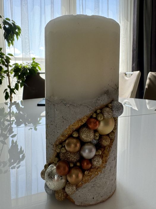 Голяма декоративна свещ с бетонова основа