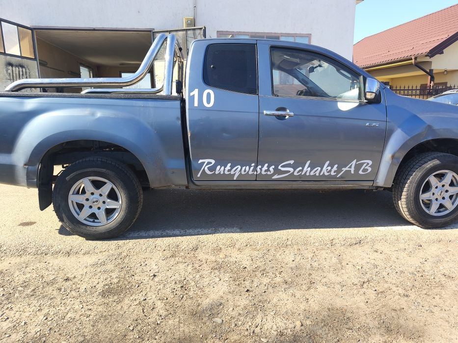 Vand sau schimb Isuzu d max 2015