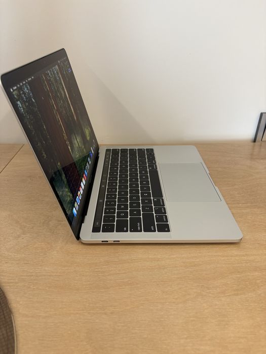 Macbook Pro 13 2018 (touchbar)