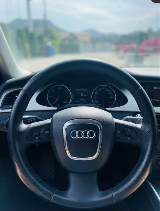 Vând Audi A4 B8.