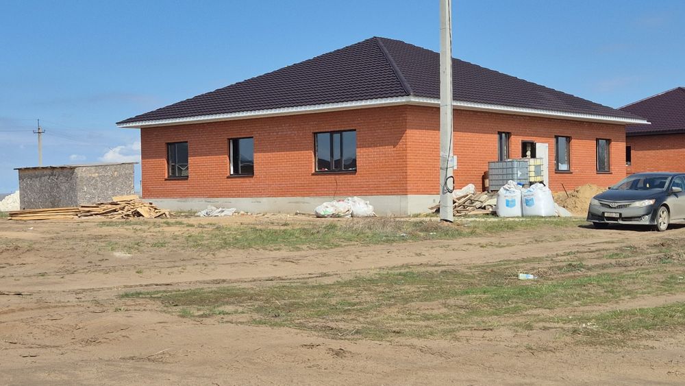 Акжар 2де 70ши Мектептин артында ракушняктан салынган уй сатамын