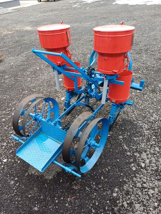 Semanatoare porumb pe 2 randuri mecanica cu fertilizare