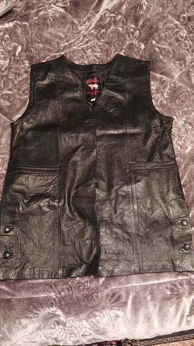 Жилетка женская. Чистая кожа! Новая.