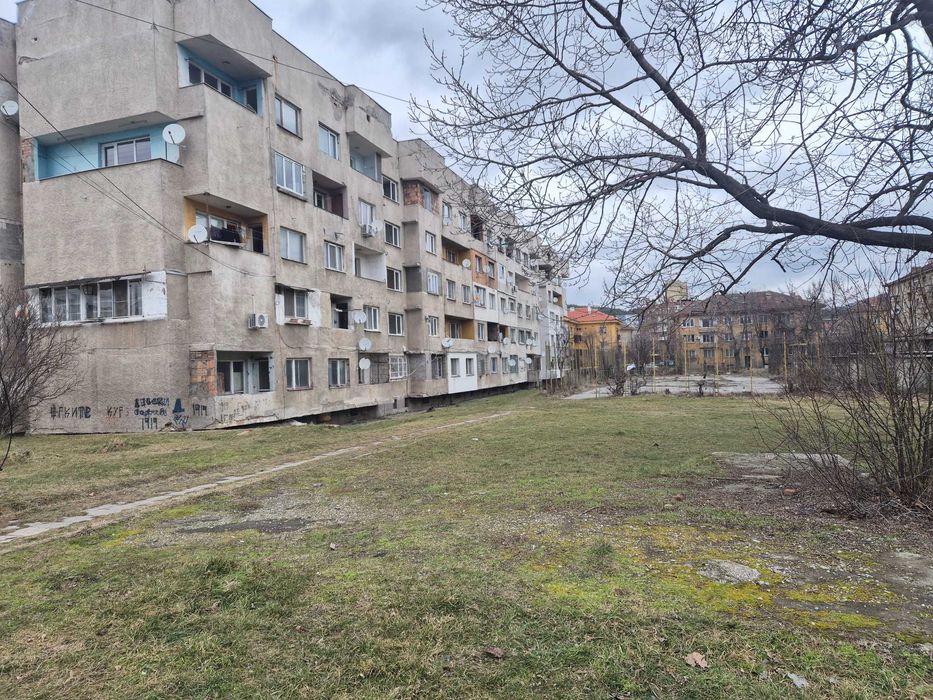 Двустаен апартамент в кв. Изток