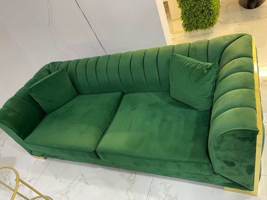 Vand canapea verde smarald