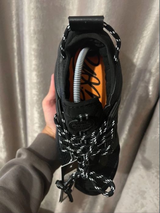 Versace chain reaction