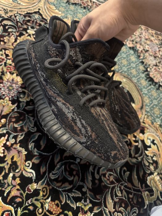 Yeezy Boost  ,,Tail Light”/,,Mx Rock”