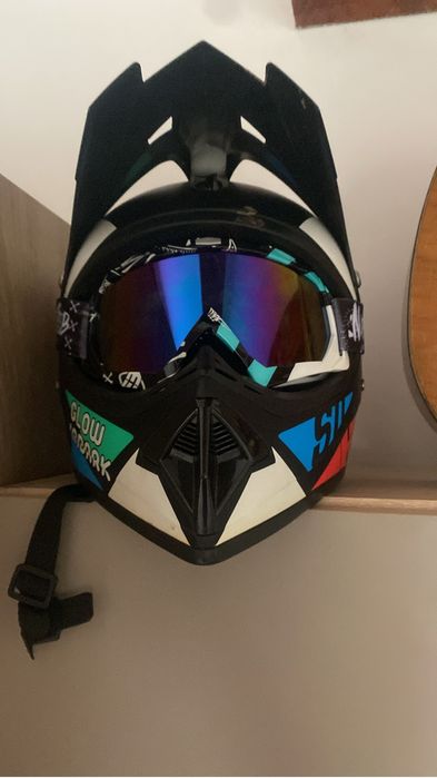Vand cască de enduro