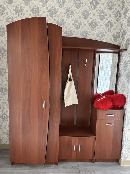 Продам шкаф для прихожей