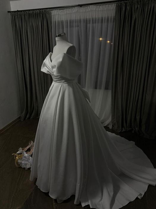 Rochie mireasă , deosebita , eleganta , feminina , mărimea 52