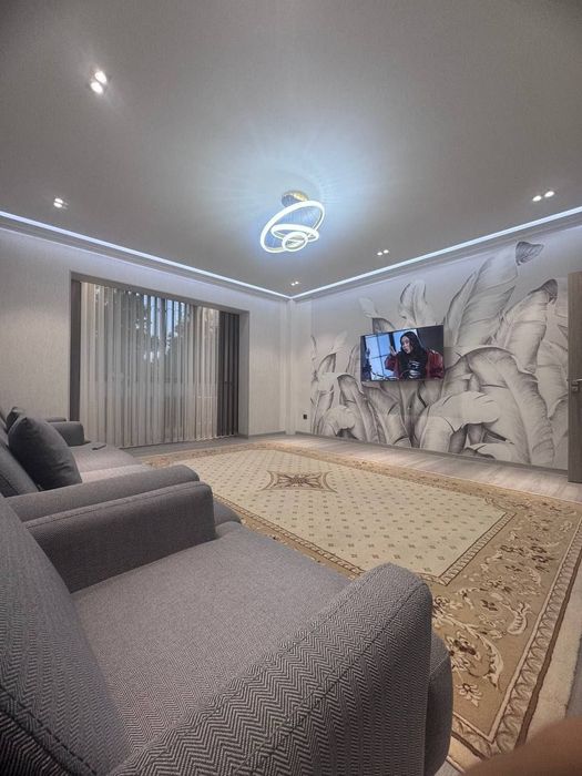 Сдаётся в аренду.  3 - х комнатная.  М. Горький.