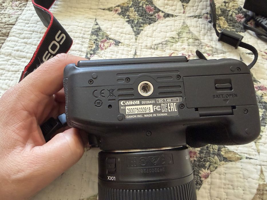 Canon EOS 700D + 18–135mm IS STM