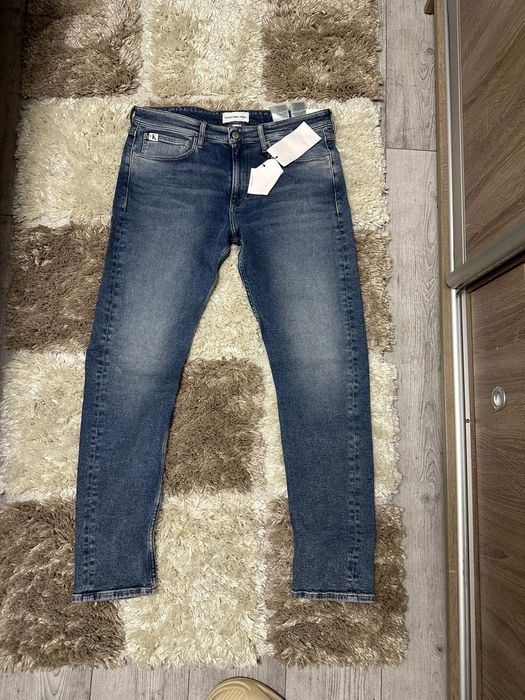 Vind  blugi  Calvin Klein