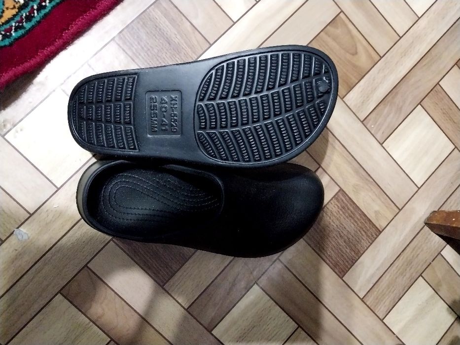 Срочно продам  шлепки