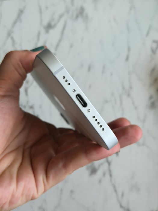 Vand iPhone 16e piese( recarosare)