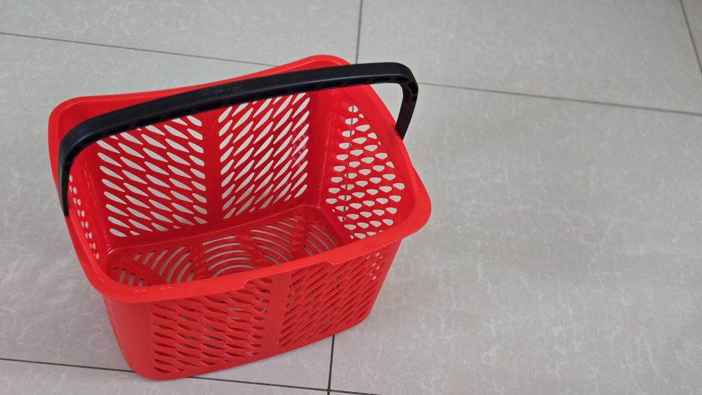 Пластиковая вогнутая покупательская корзина 20 л