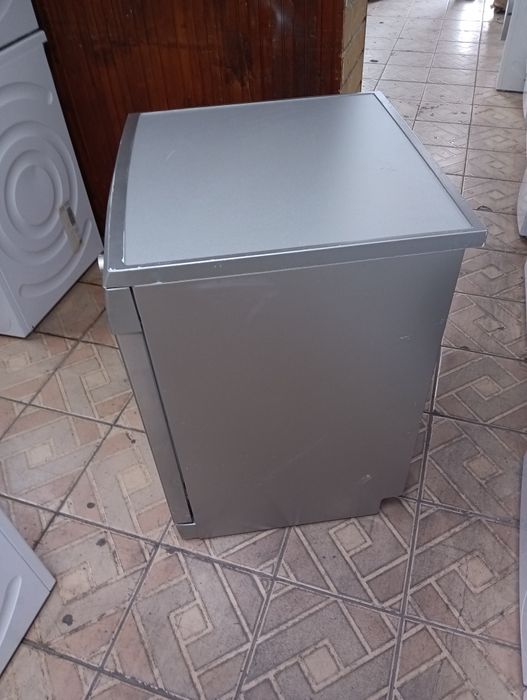 Сива свободно стояща съдомиялна Бош Bosch 60 см 24месеца гаранция!