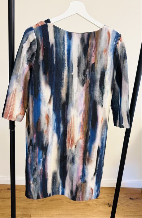 COS рокля в ефектен принт