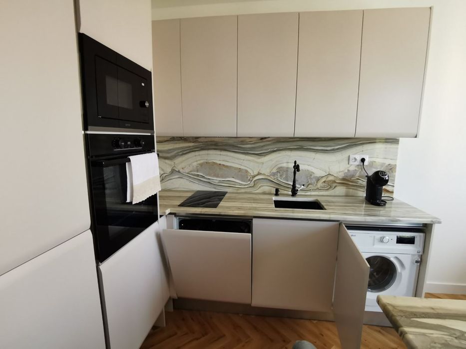 Дава се под наем Двустаен апартамент в София, Триъгълника - 60 кв.м за 715 € - Снимка #2