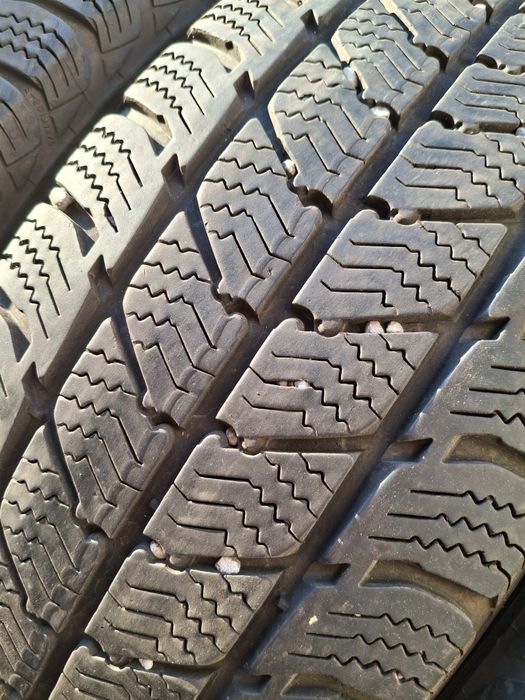 4 Anvelope  de iarnă 215 60 r17C Semperit