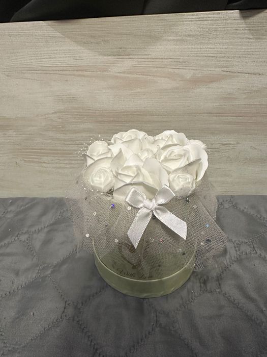 Подаръци от сапунени рози и сатенени рози