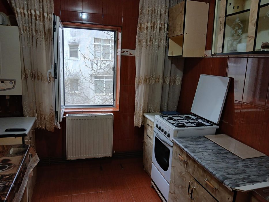 Închiriez apartament