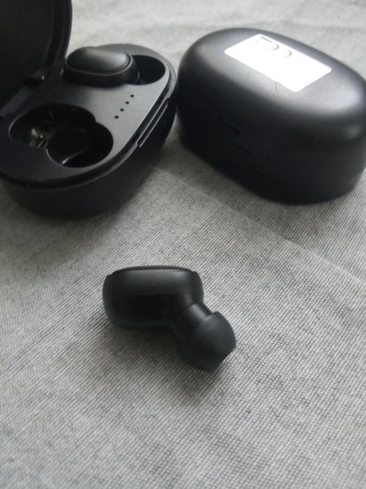 Продам наушники без проводные (блютуз)