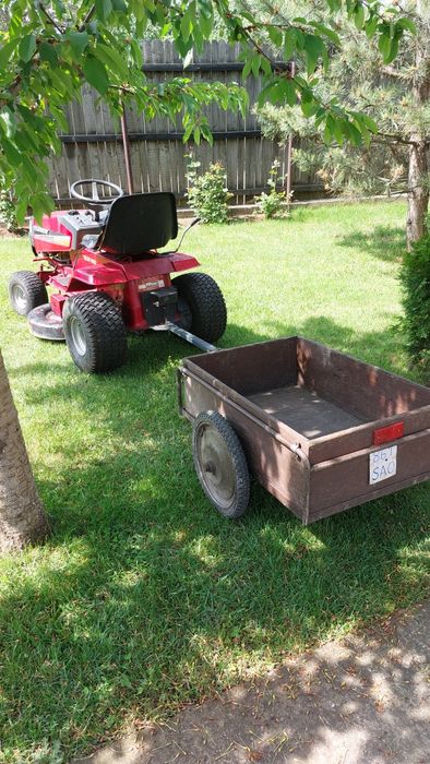 Vând tractor tuns gazon