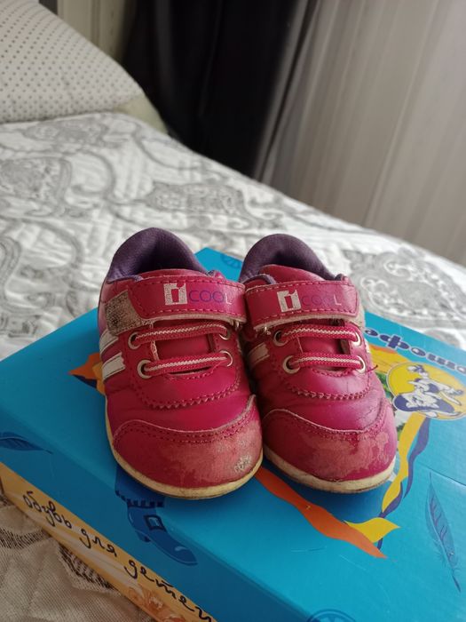 Продам детскую обувь