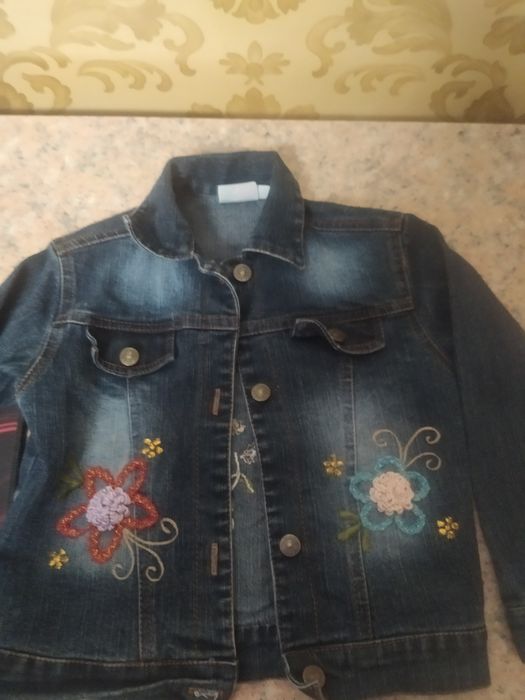 Продам курточки на мальчика и девочку