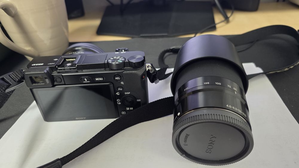 Vând Sony Alpha 6100 + 2 obiective Sony – 24,2 MP, 4K