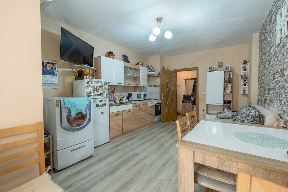 Продава се Двустаен апартамент в Варна, Възраждане 1 - 61 кв.м за 2132 €/кв.м - Снимка #2