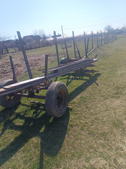 Vând straf și platforma