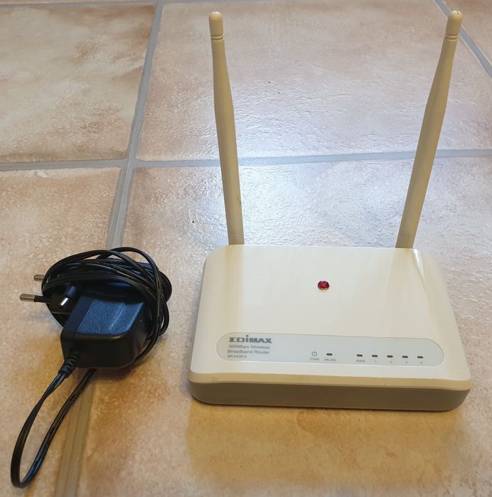 Router Edimax model BR-6428nS si Switch cu 5 porturi
