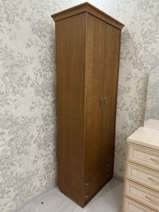 Продаются два старых шкафа