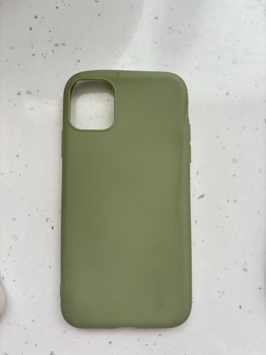 Калъфи за iPhone 11 – различни цветове (като нови)