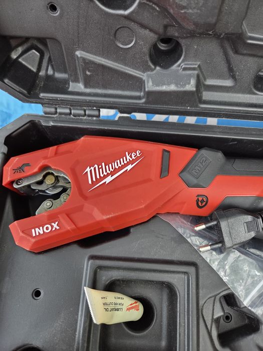 MILWAUKEE  M12 PCSS Резачка за стоманени тръби