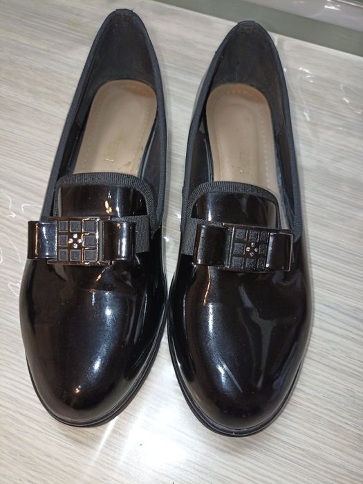 Новые туфли 39 размера