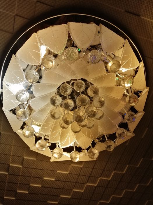 Продам люстру шикарную!