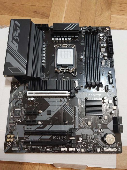 Gigabyte Z790 D AX , Wi-Fi  DDR5