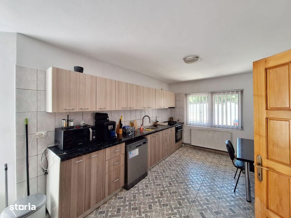 Vila 4 camere, garaj, utilată, Bacău,Cartierul CFR