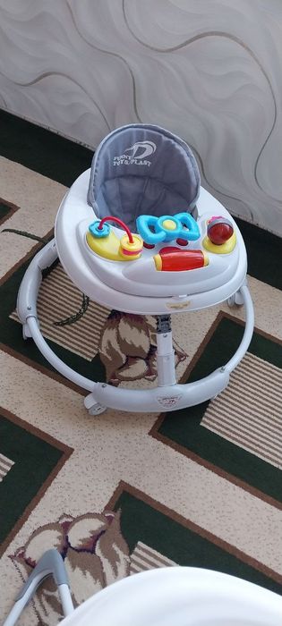 Детский ходунки почти новая