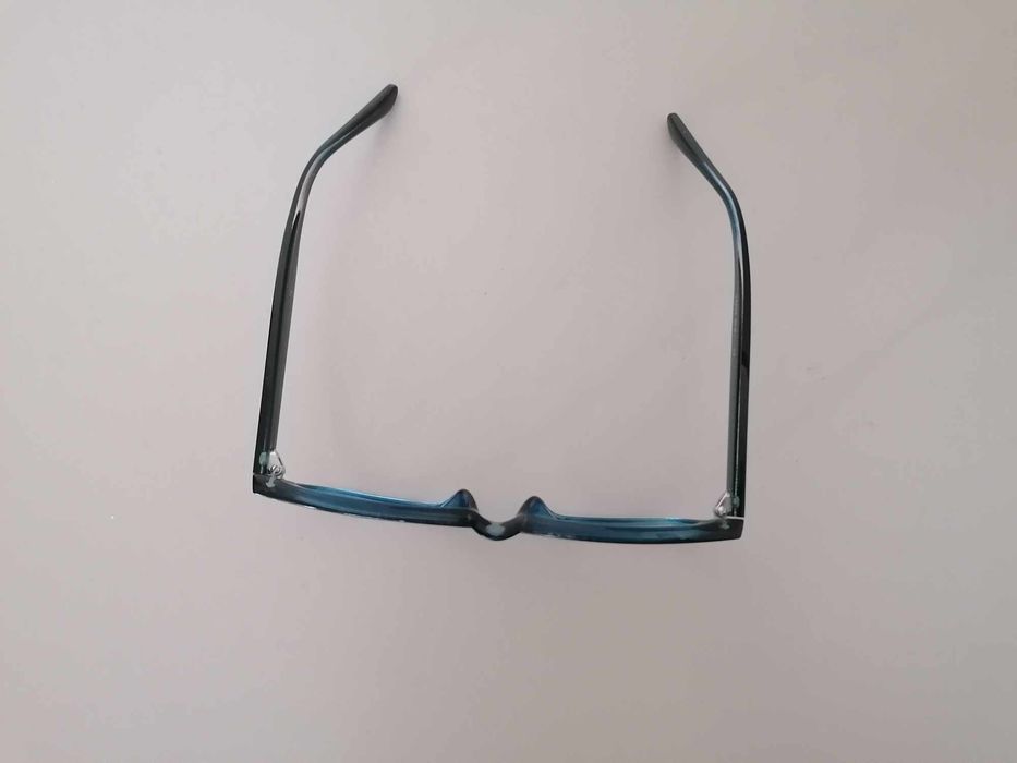 Диоптрични рамки и контактни лещи