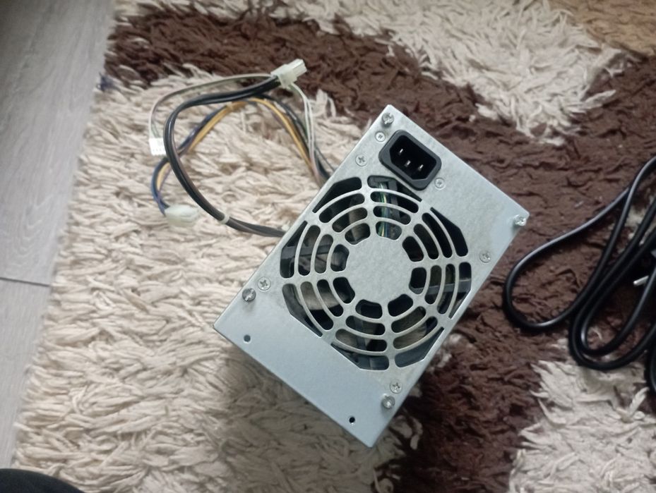 Vând sursa pc 100lei