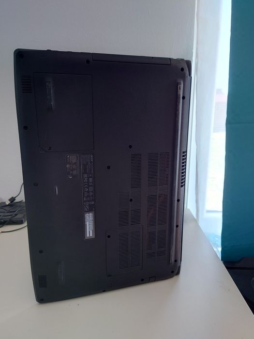 Acer 17,3 inch full HD• i5 8th gen• SSD 256• bateria 5 ore• Stare foarte buna • Windows 11