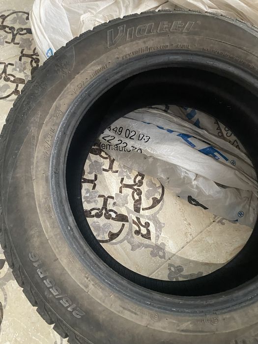 Продам зимние шины 215/55/16