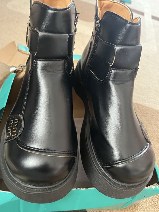 Продам ботинки женские