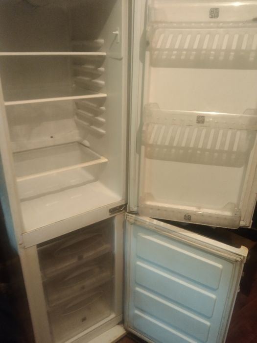 Продам холодильник б/у Самсунг.