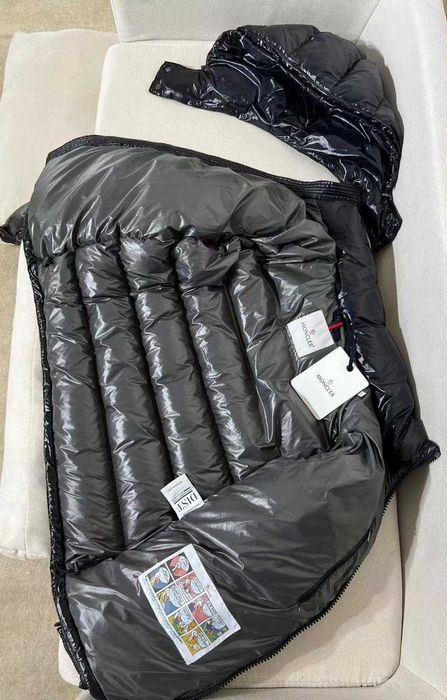 Geaca Moncler Maya cu puf barbati