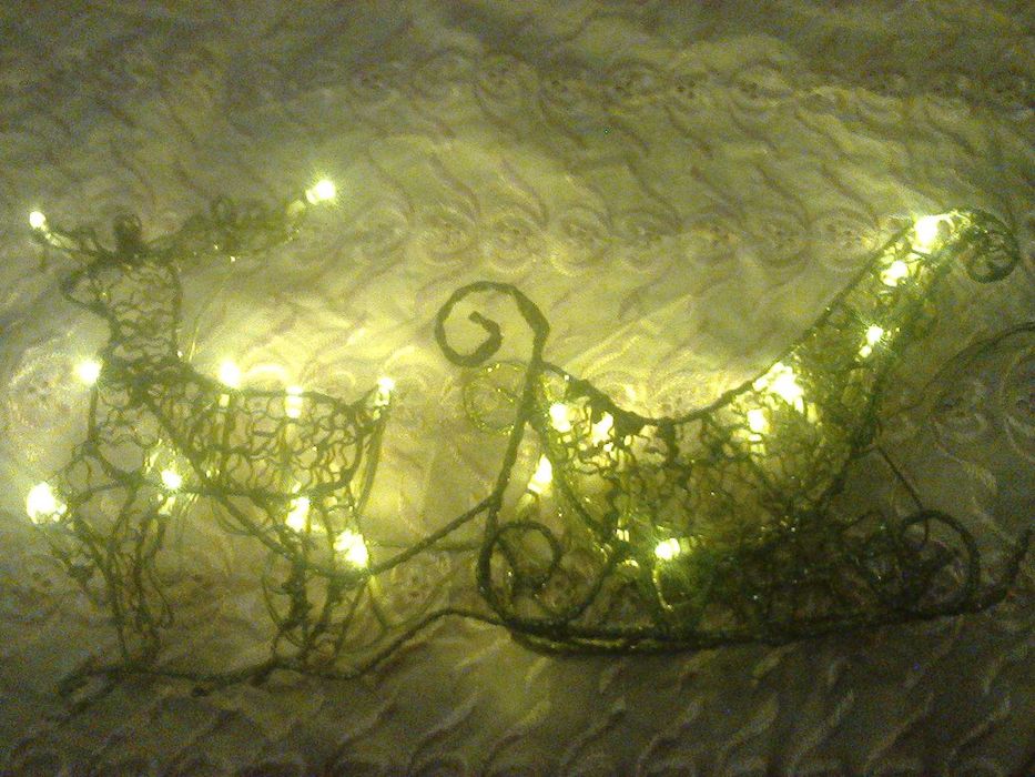 Светильник.Ночная лампа.Олень с санями.Работает без сети,автономно